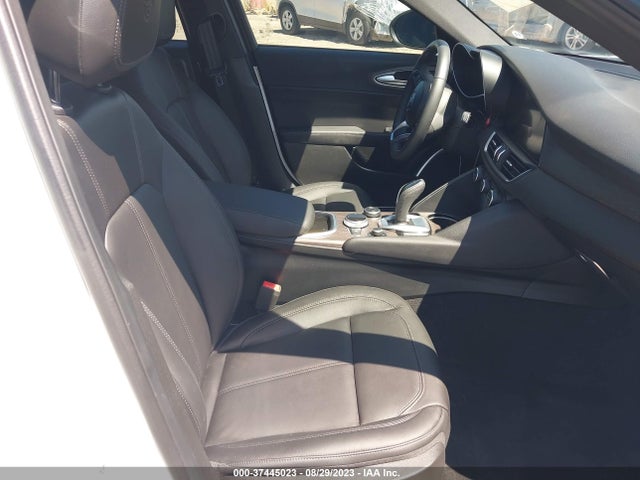 2022 Alfa Romeo Giulia, VIN: ZARFAMBNXN7659733