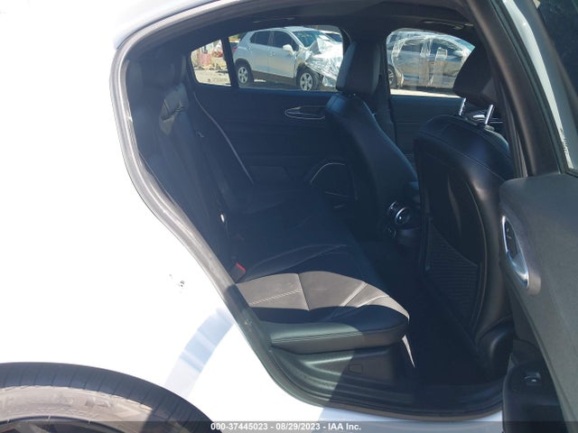 2022 Alfa Romeo Giulia, VIN: ZARFAMBNXN7659733