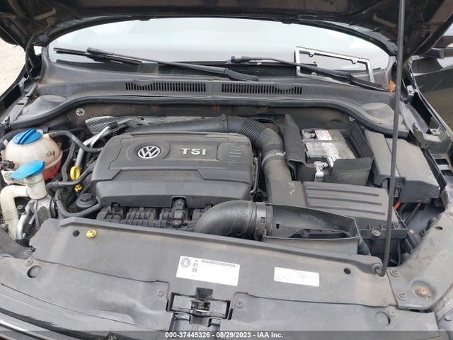 3VWD17AJ4EM443025 Volkswagen Jetta Sedan Se