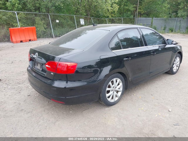 3VWD17AJ4EM443025 Volkswagen Jetta Sedan Se