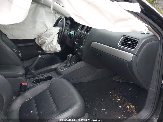 3VWD17AJ4EM443025 Volkswagen Jetta Sedan Se