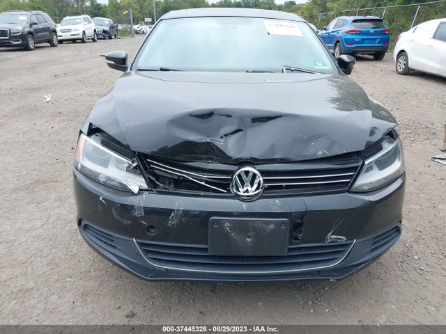 3VWD17AJ4EM443025 Volkswagen Jetta Sedan Se