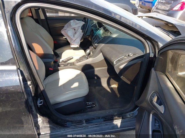 2016 FORD FOCUS TITANIUM VIN: 1FADP3N23GL302440