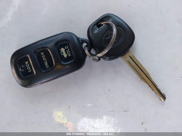 2005 TOYOTA CAMRY LE/XLE VIN: JTDBF32K850165874