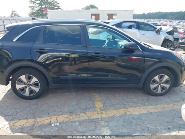 KNDCB3LC3K5221113 KIA NIRO LX