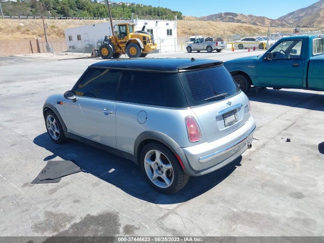 2003 MINI COOPER HARDTOP WMWRC33453TC44793 Photo 2