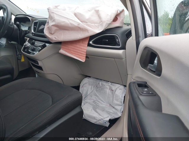 2C4RC1DG1JR130405 Chrysler Pacifica Touring