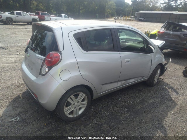 Chevrolet Spark 1lt Auto 2014 KL8CD6S90EC407380 Image 4