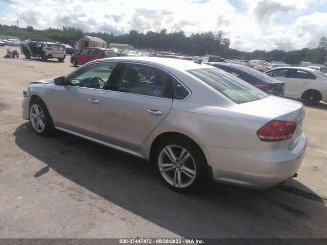 1VWBV7A30FC107971 Volkswagen Passat 2.0l Tdi Se W/sunroof