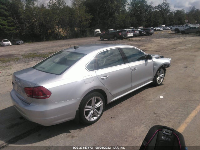 1VWBV7A30FC107971 Volkswagen Passat 2.0l Tdi Se W/sunroof