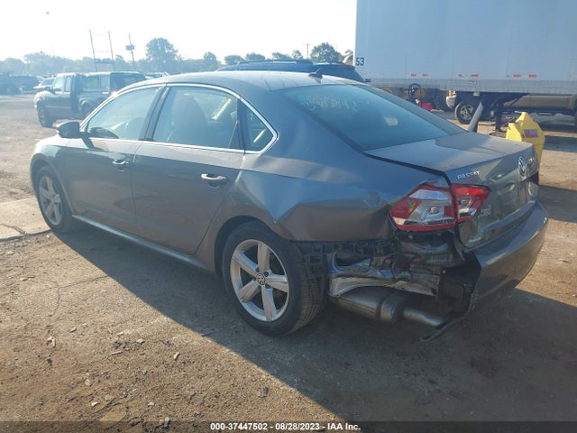 1VWAT7A32FC083576 Volkswagen Passat 1.8t Limited Edition