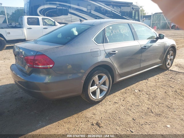 1VWAT7A32FC083576 Volkswagen Passat 1.8t Limited Edition