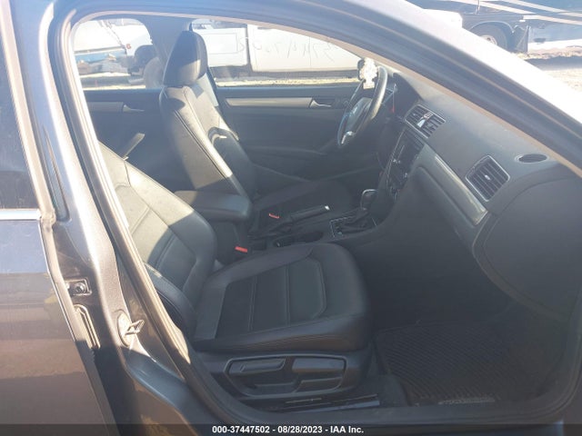 1VWAT7A32FC083576 Volkswagen Passat 1.8t Limited Edition