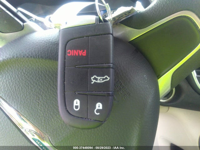 37448094 :رقم المزاد ، 1C3CCCAB6FN668942 vin ، 2015 Chrysler 200 Limited مزاد بيع