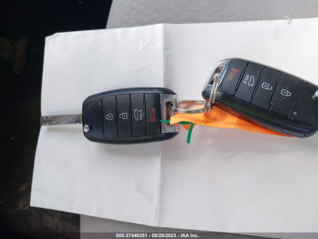 KNAGM4A78F5615099 KIA Optima Lx