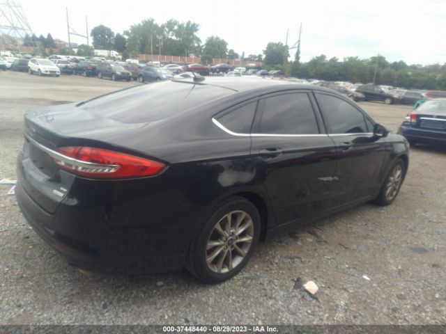 3FA6P0HD4HR268984 Ford FUSION SE