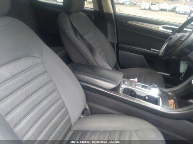 3FA6P0HD4HR268984 Ford FUSION SE