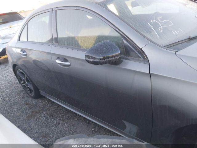 WDD3G4EB0KW001519 Mercedes-Benz A-class A 220