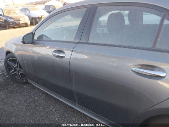 WDD3G4EB0KW001519 Mercedes-Benz A-class A 220