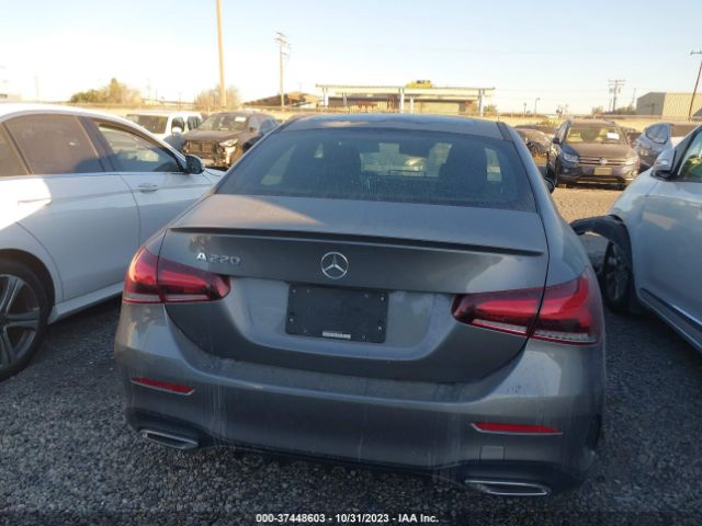 WDD3G4EB0KW001519 Mercedes-Benz A-class A 220