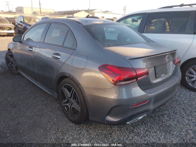 WDD3G4EB0KW001519 Mercedes-Benz A-class A 220