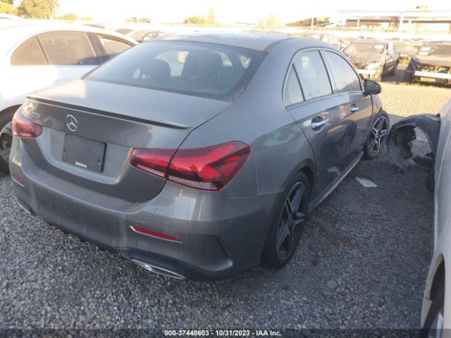 WDD3G4EB0KW001519 Mercedes-Benz A-class A 220