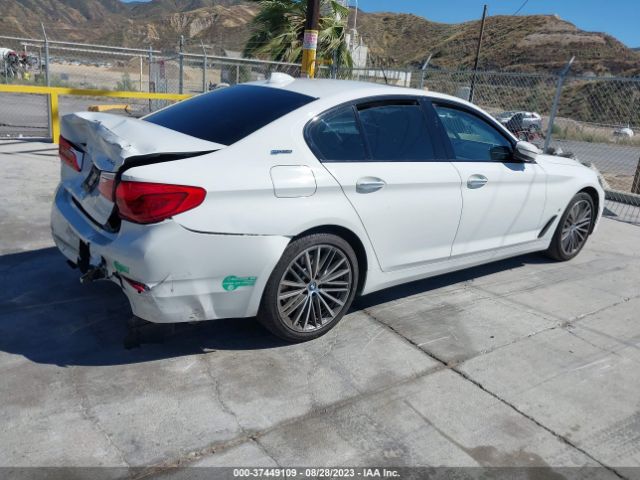 WBAJA9C57JB033481 BMW 5 Series 530e Iperformance