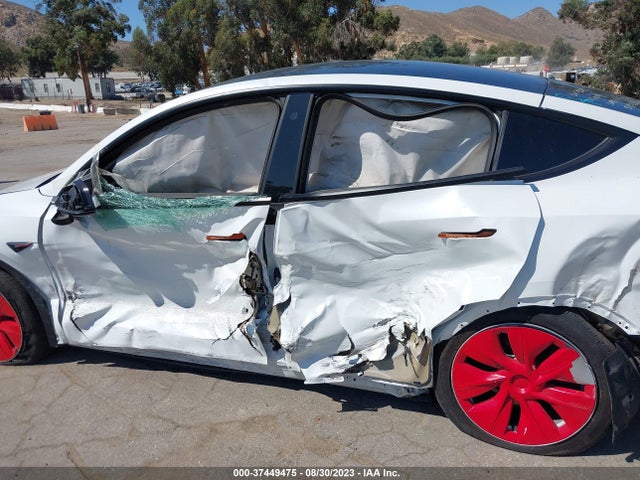 Tesla Model Y Long Range 2021 5YJYGDEE8MF064417 Image 12