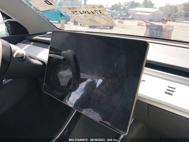 Tesla Model Y Long Range 2021 5YJYGDEE8MF064417 Image 13