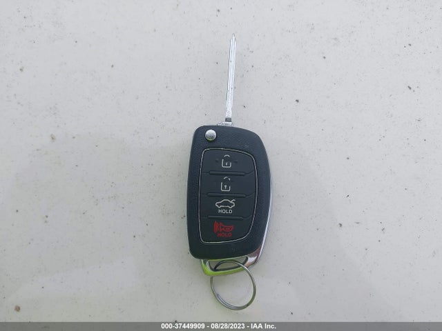 2015 HYUNDAI SONATA 2.4L SE VIN: 5NPE24AF2FH187229