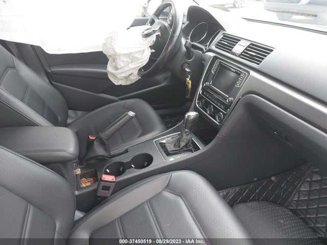 1VWAA7A30JC027330 Volkswagen Passat 2.0t S/r-line