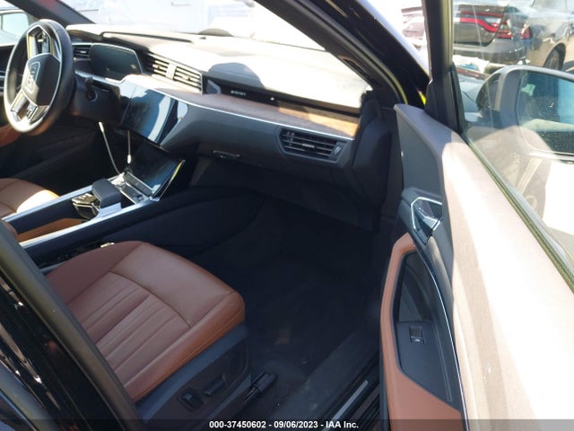WA1AAAGE9NB027227 Audi E-tron Premium