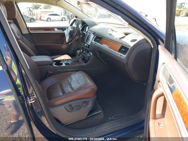 WVGEP9BP4ED008890 Volkswagen Touareg Lux