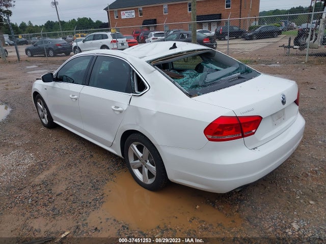 1VWAT7A31FC113179 Volkswagen Passat 1.8t Limited Edition