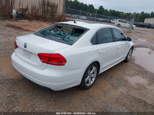 1VWAT7A31FC113179 Volkswagen Passat 1.8t Limited Edition