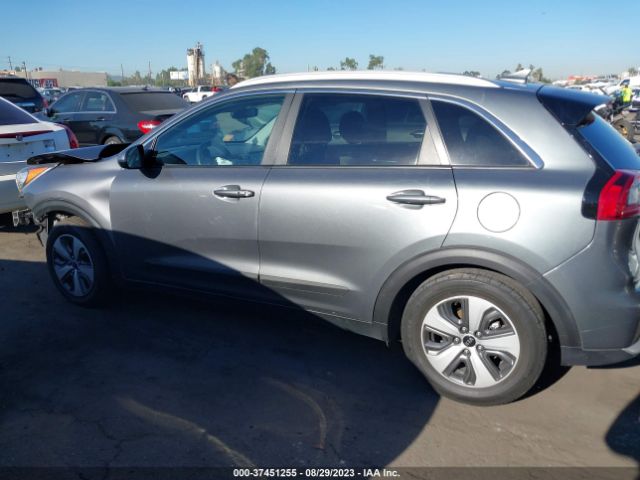 KNDCB3LC7J5158029 KIA NIRO LX