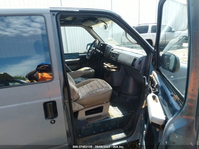 1992 CHEVROLET ASTRO VIN: 1GCDM15Z6NB218538