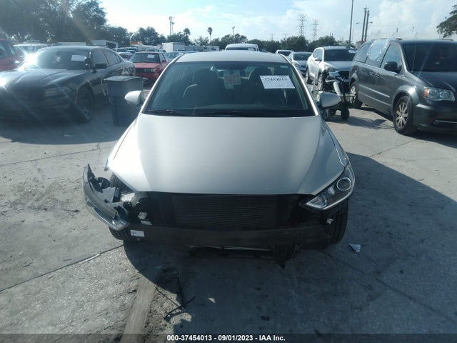 2018 HYUNDAI ELANTRA SEL VIN: 5NPD84LFXJH278913