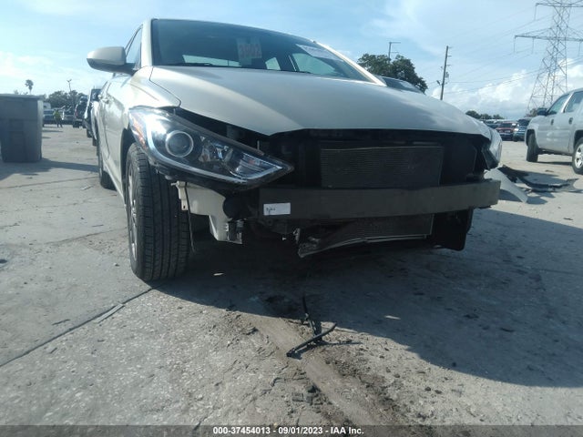 2018 HYUNDAI ELANTRA SEL VIN: 5NPD84LFXJH278913