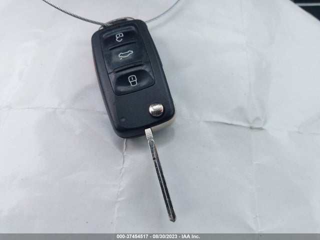 1VWAA7A37JC015045 Volkswagen Passat 2.0t S/r-line