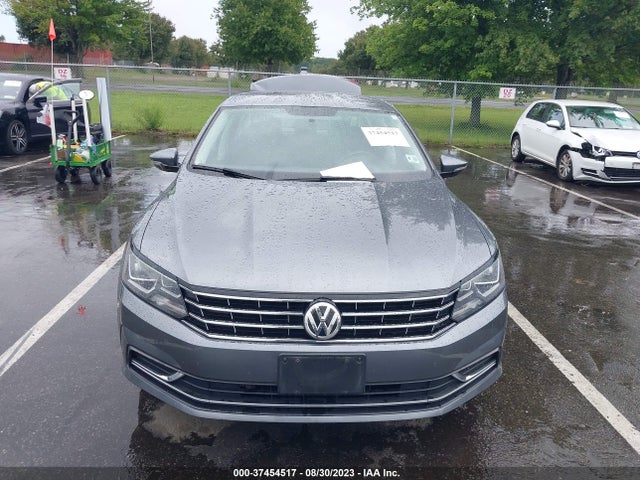 1VWAA7A37JC015045 Volkswagen Passat 2.0t S/r-line