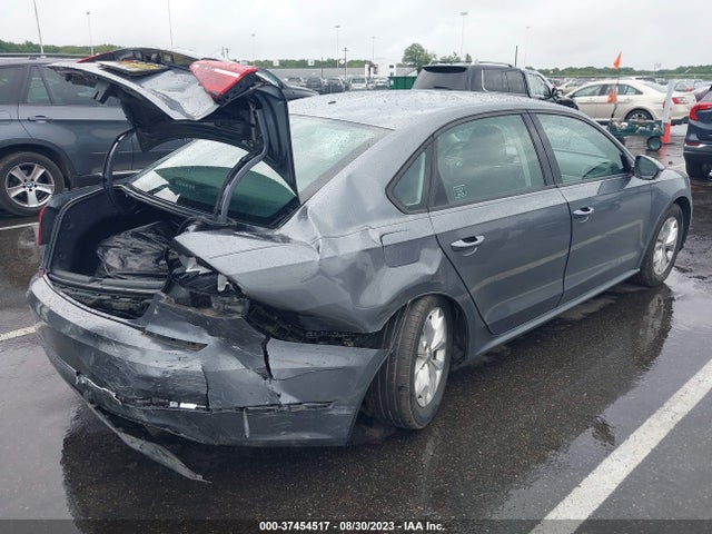 1VWAA7A37JC015045 Volkswagen Passat 2.0t S/r-line