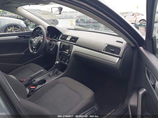 1VWAA7A37JC015045 Volkswagen Passat 2.0t S/r-line