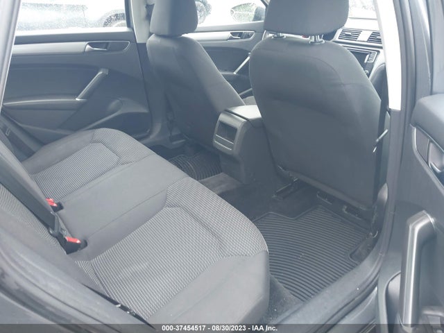1VWAA7A37JC015045 Volkswagen Passat 2.0t S/r-line