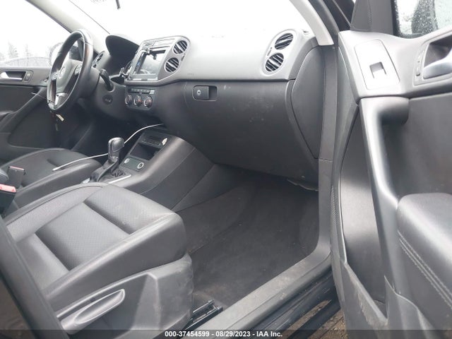 WVGAV7AX7HK001958 Volkswagen TIGUAN S