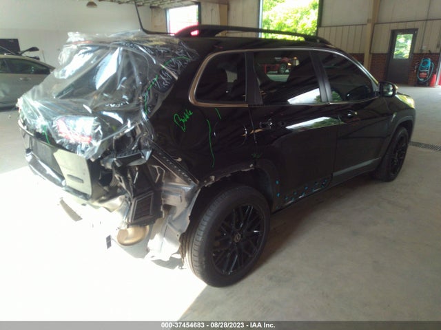 1C4PJLCB0KD263336 Jeep Cherokee Latitude