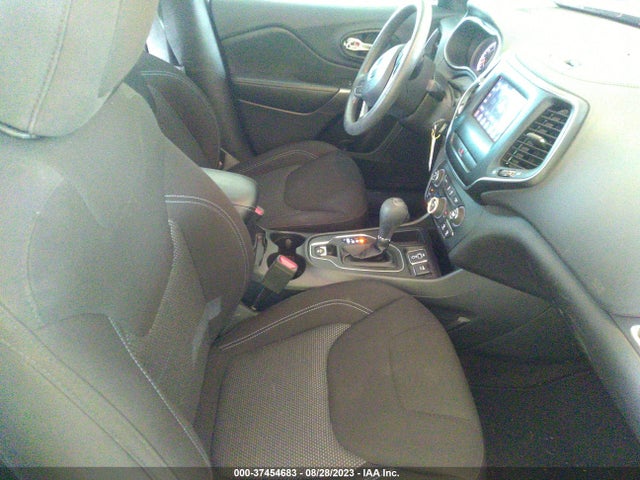 1C4PJLCB0KD263336 Jeep Cherokee Latitude