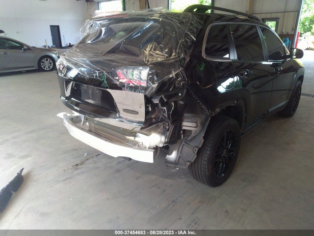 1C4PJLCB0KD263336 Jeep Cherokee Latitude