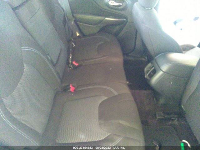 1C4PJLCB0KD263336 Jeep Cherokee Latitude