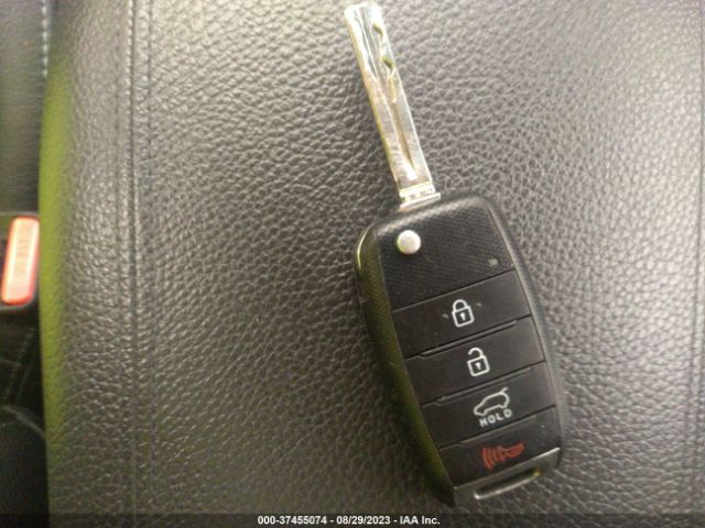 5XYKT3A6XFG633502 KIA SORENTO LX